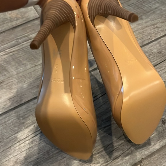 Coach Heels - Picture 3 of 4